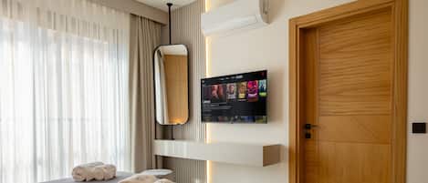 Deluxe Suite, Balcony, City View