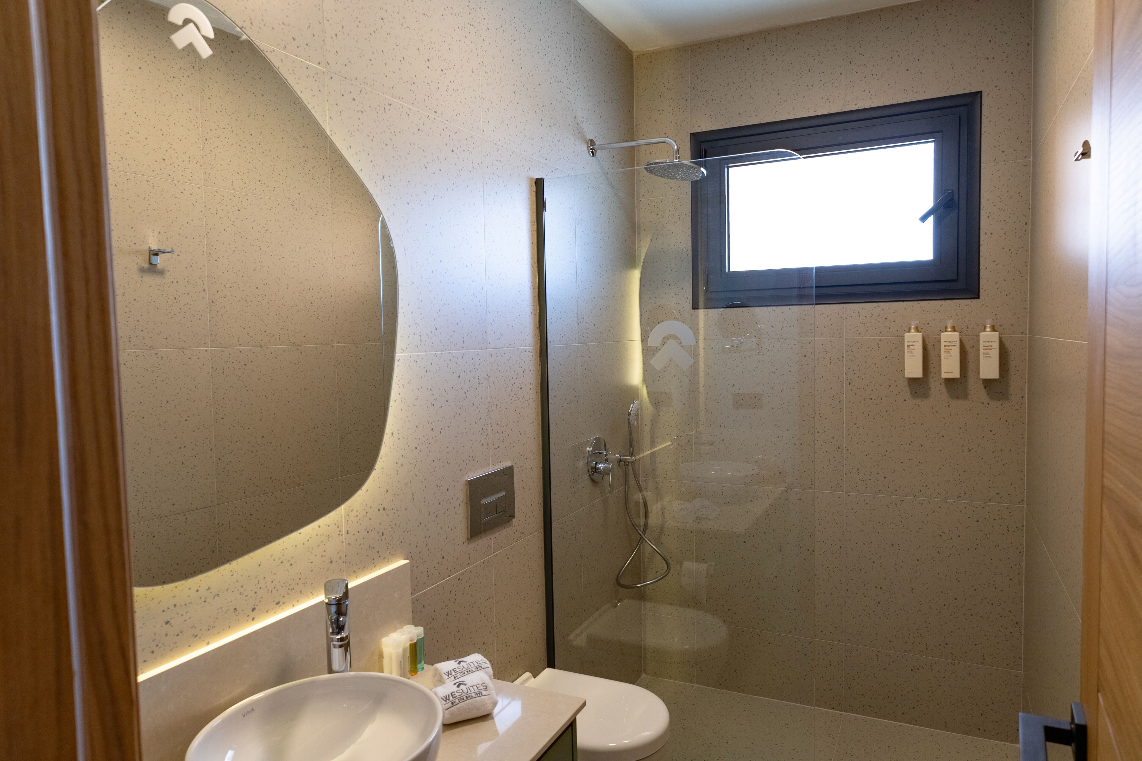 Deluxe Suite, Balcony, City View | Bathroom