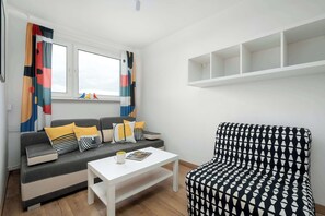 TV, offices - Well-Communicated Apartment | Close to Aquapark (Wrocław)