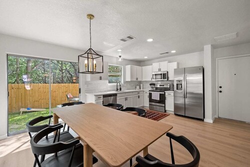 Modern Home near UTSA and Six Flags