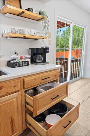 Interior - Pool, Putt-Putt, Fire Pit, Sleeps 16 (San Antonio)