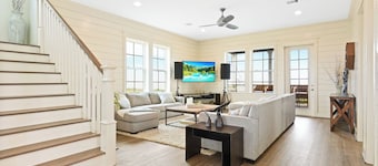 Waterfront, Family Bay and Beach House, Four Balconies with spectacular views.