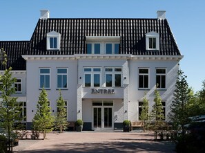 Exterior - Your Comfortable Coastal Home Steps from Surf, Sand, and Nature! Free Breakfast (Ouddorp)