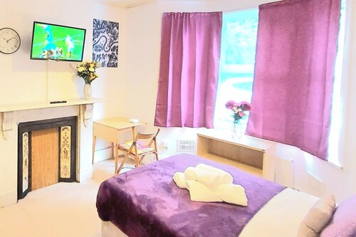 5Br House-sleeps12-garden-familyfriendly