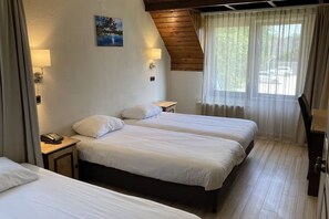 Room - Relaxing Escape with Free Parking, Outdoor Pool, Sauna & Dining on the Terrace (Lekkerkerk)