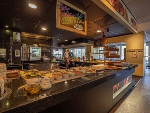 Dining - Nature Lover’s Dream: Cycling, and Pool Access in Peaceful Surroundings (Zeegse)