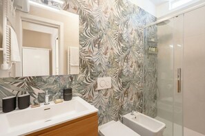 Bathroom - Elena's Garden Luxury Apartment (Bari)