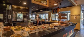 3 Tranquil Rooms with Pool, Sauna, and Coffee Maker - Near Scenic Hiking Spots