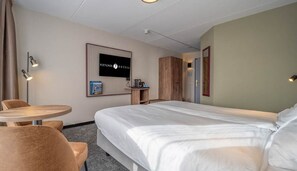 Room - Peaceful Retreat: Cycling, Nature Trails, Sauna and Indoor Pool - 2 Units (Zeegse)