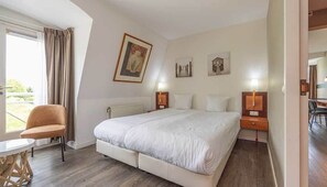 Room - Relax & Recharge Steps from Dunes, Beach, and Local Culture! Free Breakfast (Noordwijk)