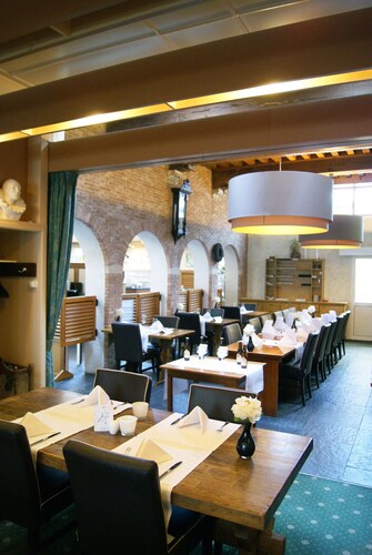 Comfortable Stay with Breakfast and Parking Near Brielle’s Old Town!