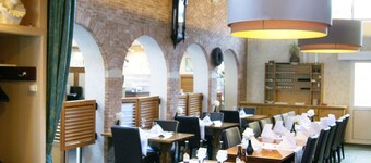 Comfortable Stay with Breakfast and Parking Near Brielle’s Old Town!