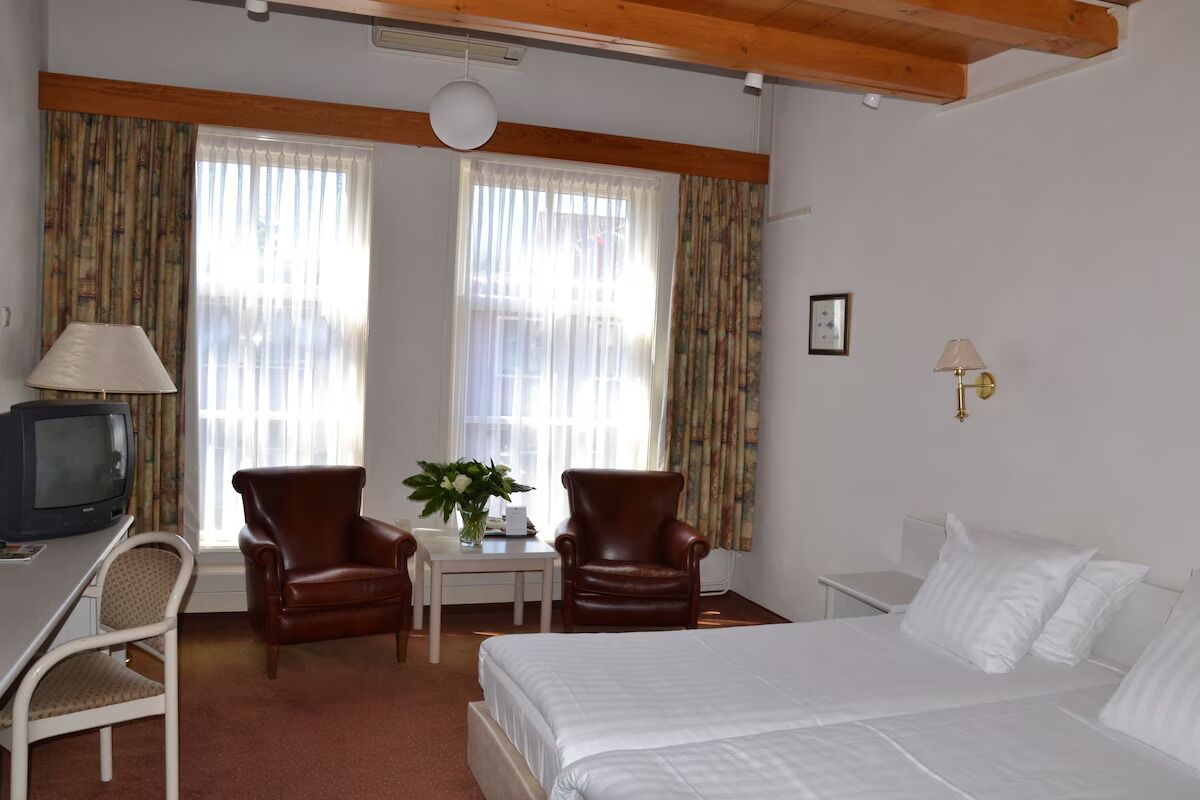 Free WiFi, bed sheets