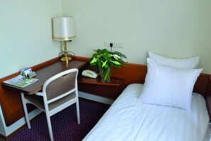 Room - Relaxing Place with On-site Dining, Breakfast and Access to Town Walks! (Brielle)