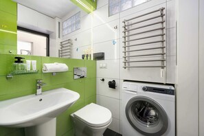 Shower, hair dryer, towels, shampoo - Climatic Studio with Projector | Old Town, 200 m to Market Square (Wrocław)