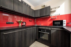 Fridge, microwave, oven, stovetop - Climatic Studio with Projector | Old Town, 200 m to Market Square (Wrocław)