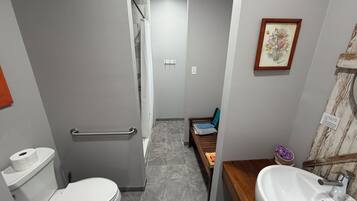 Superior Single Room | Bathroom | Shower, hair dryer, towels, soap