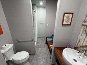 Superior Single Room | Bathroom - Germantown Inn & Lounge (Hermann)