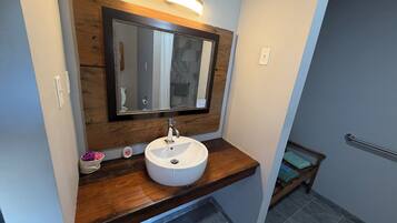 Superior Single Room | Bathroom | Shower, hair dryer, towels, soap