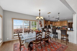 Dining - Dream Lake House 5br Sleeps 12 Tool Tx 5 Bedroom Home (Kemp)