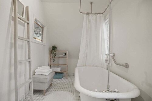 A Peaceful Retreat Amid Your Busy Journey 4 Bedroom Home