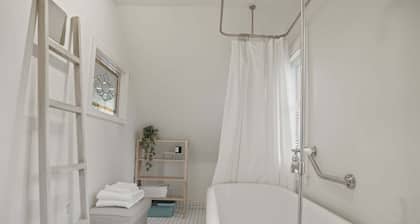 A Peaceful Retreat Amid Your Busy Journey 4 Bedroom Home