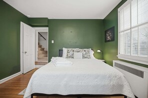 House, 4 Bedrooms - A Peaceful Retreat Amid Your Busy Journey 4 Bedroom Home (Merion Station)