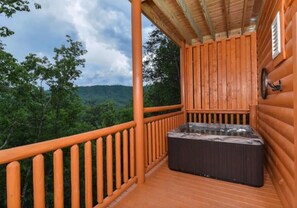 Cabin, 3 Bedrooms | Outdoor spa tub - Sherwood Love To See You Again 3 Bedroom Cabin (Pigeon Forge)