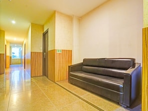 House | Interior - Collection O Nagpur Railway Station (Nagpur)