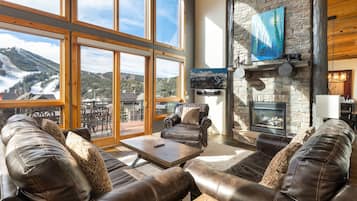 Casa geminada, 5 quartos | Área de estar | Smart TV