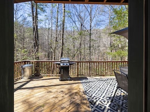 Terrace/patio - Bear Cub 2 - Cute Cabin in Helen, GA (Helen)