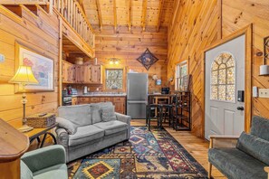 Interior - Bear Cub 2 - Cute Cabin in Helen, GA (Helen)
