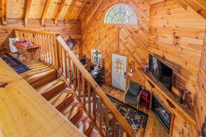 TV - Bear Cub 2 - Cute Cabin in Helen, GA (Helen)