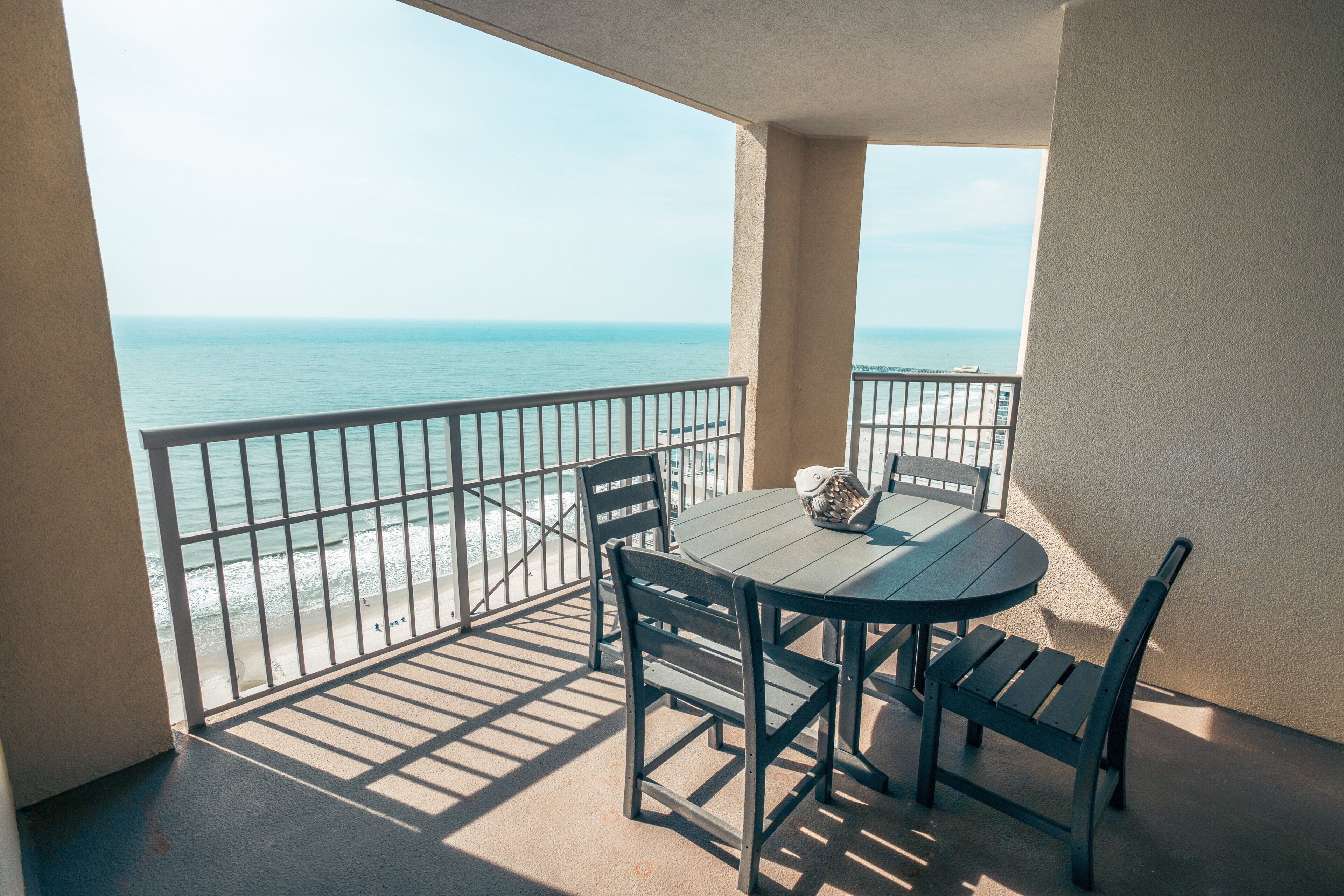 Appart'hôtel, 2 chambres | Restauration extérieure