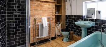 The Old Police House, sleeps 10, 1850,s cottage, Family Stay!