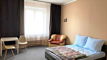 Cortinas blackout, tabla de planchar con plancha y wifi gratis
