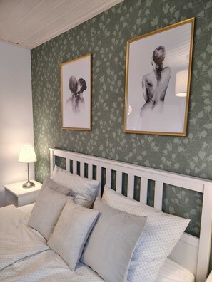 3 habitaciones, tabla de planchar con plancha, internet y ropa de cama 