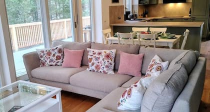 Idyllisches Haus am Meer mit Motorboot - skandinavisch, kinderfreundlich, modern