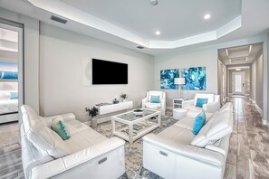 Unclassified image, 4 of 37, button - Spacious 4-bedroom house in gorgeous Fort Myers with AC (Fort Myers)