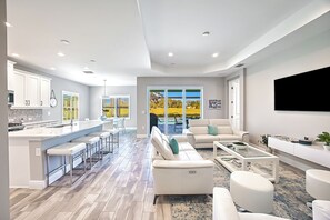 Unclassified image, 5 of 37, button - Spacious 4-bedroom house in gorgeous Fort Myers with AC (Fort Myers)