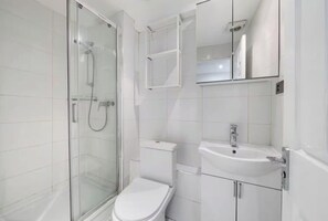 Dusche, Handtücher, Seife, Toilettenpapier