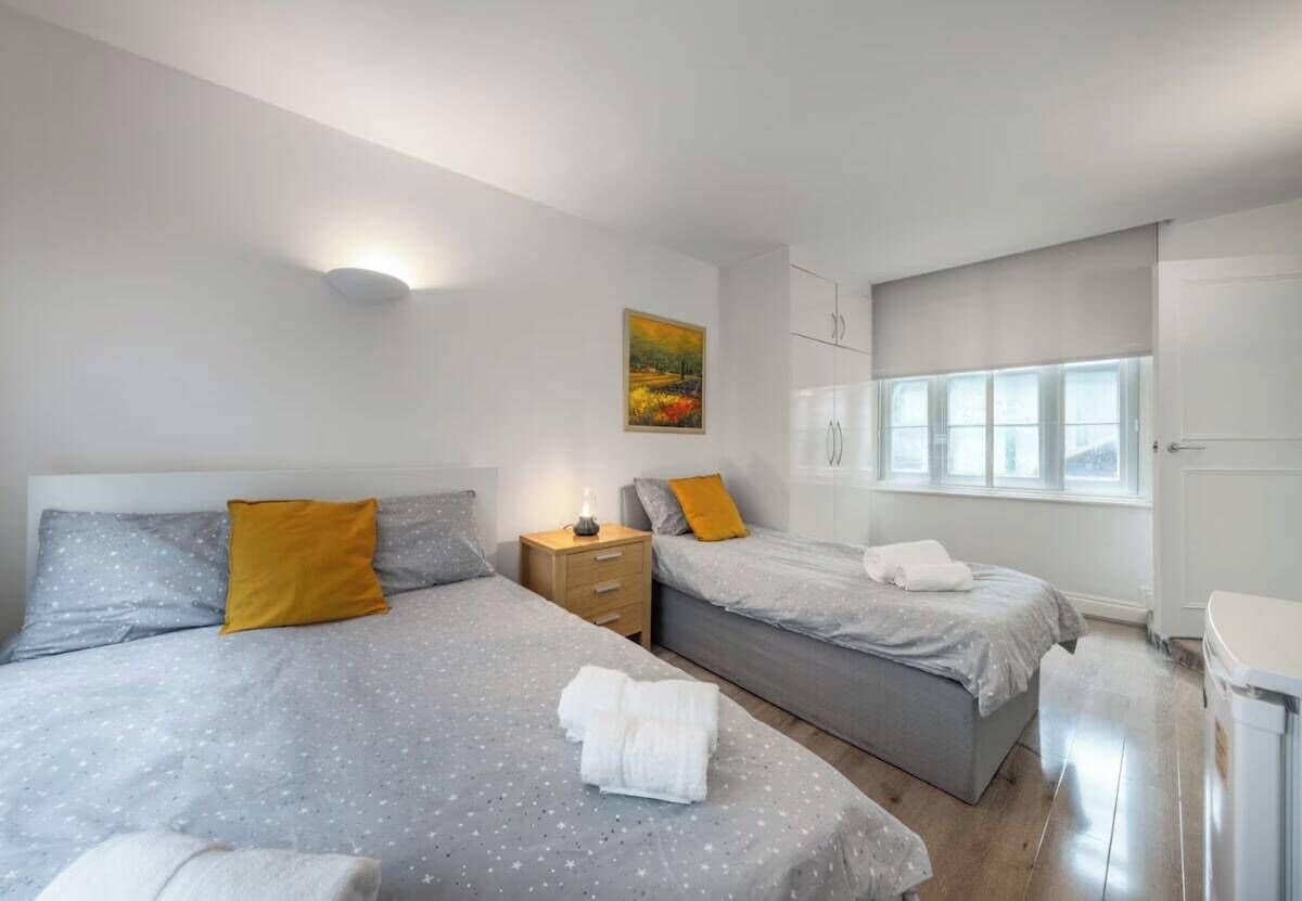1 bedroom, iron/ironing board, travel cot, free WiFi