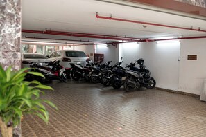 Parking - Chien Cong Hotel (Ha Long)
