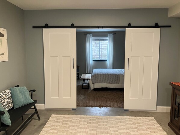 1 bedroom, iron/ironing board, internet, bed sheets