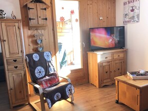 TV, DVD player, table tennis, stereo
