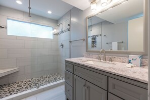 Shower, hair dryer, towels - 2399 Lighthouse Tennis Villas: 1BD/BA Pet Friendly in Sea Pines (Hilton Head Island)