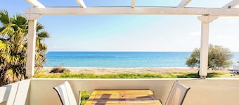 Beachfront Nest Memi, Koroni-Seaheaven House B1