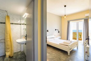 Shower, hair dryer, towels - Beachfront Nest Memi, Koroni-Seaheaven House A1 (Koroni)
