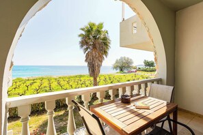 Outdoor dining - Beachfront Nest Memi, Koroni-Seaheaven House A3 (Koroni)