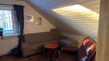 Shared Dormitory, 3 Bedrooms, Smoking, Balcony | Ruang tamu